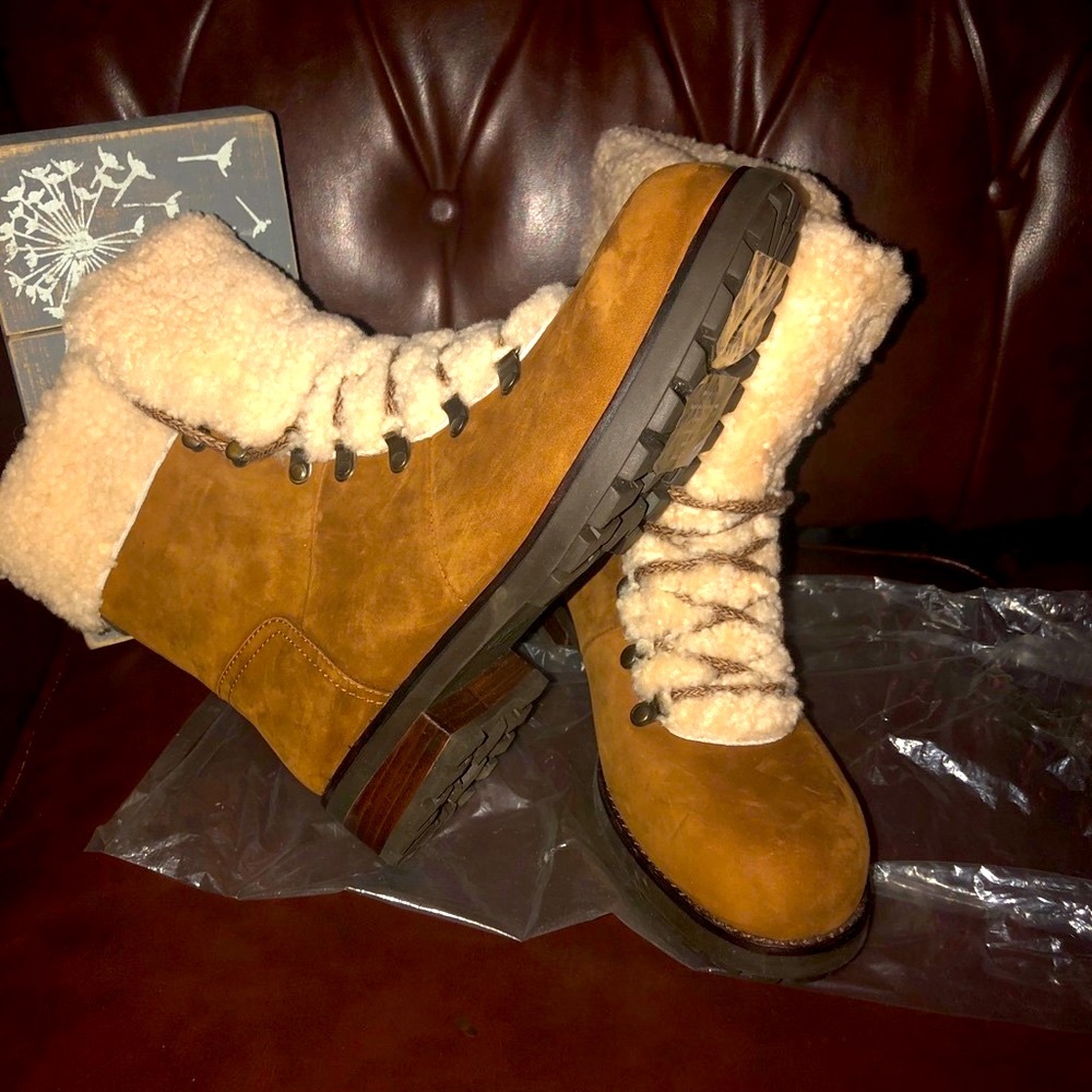 Woman UGG Boots size 9.5 Tan and Brown Color
